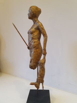 Progress-voortgang is een bronzen haas | bronzen beelden en tuinbeelden, figurative bronze sculptures van Jeanette Jansen |
